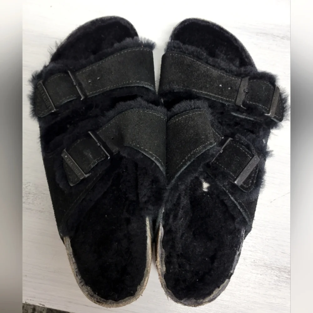 Birkenstock Black Fuzzy Slide - Picture 1 of 3
